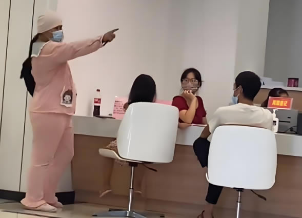 孩子在哺乳期，可以向对方提出离婚吗